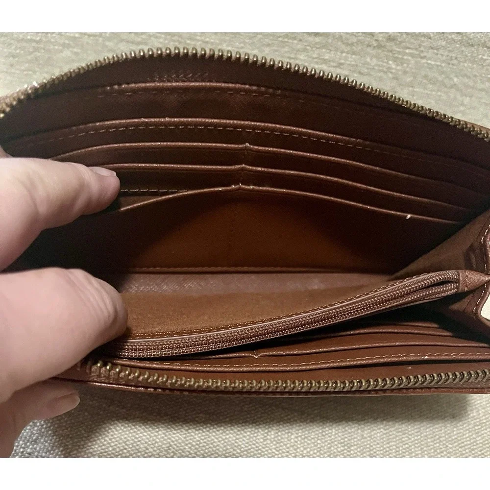 Fossil Brown Leather Wristlet Wallet Zip Around Purse Credit Cards Travel 137623